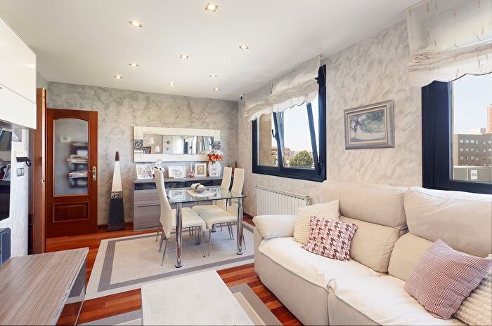 Casas en venta y pisos alquiler - 3