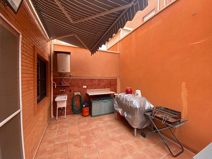 Casas en venta y pisos alquiler - 3