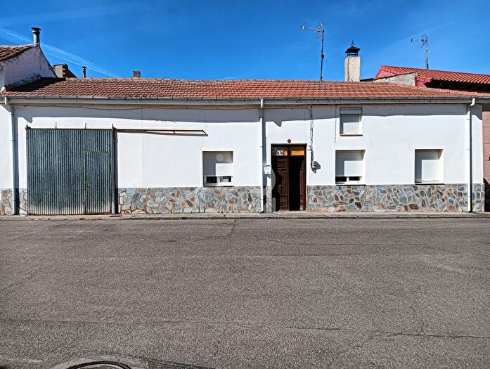 Casas en venta y pisos alquiler - 1