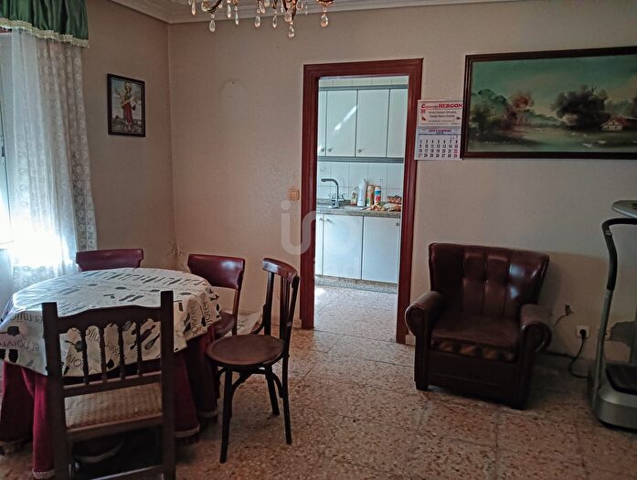 Casas en venta y pisos alquiler - 2