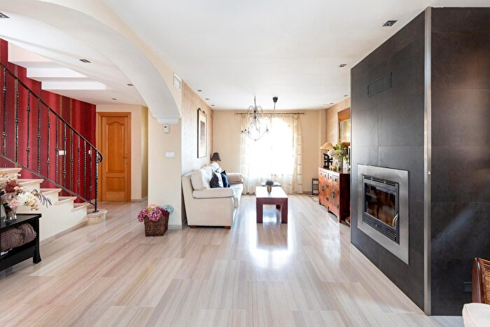 Casa en venta en Huétor Vega, Granada de 4 habitaciones