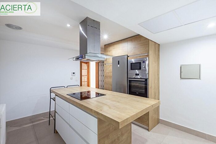 Casas en venta y pisos alquiler - 3