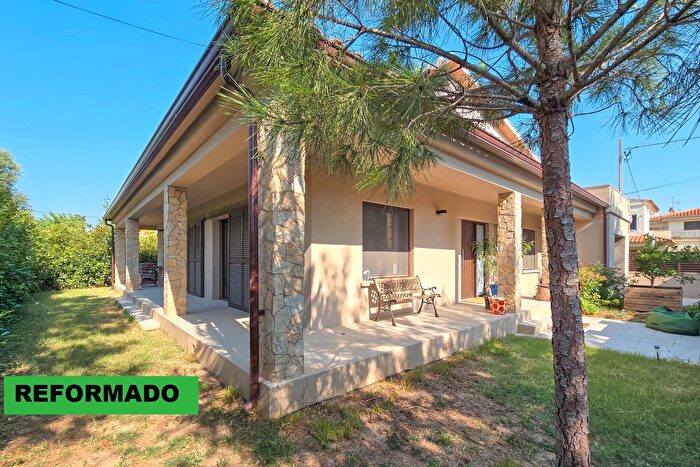 Casa en venta en Sant Pere Pescador, Girona de 4 habitaciones