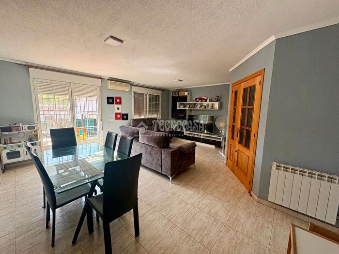 Casas en venta y pisos alquiler - 3