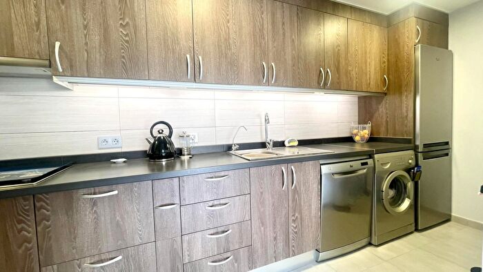 Casas en venta y pisos alquiler - 2