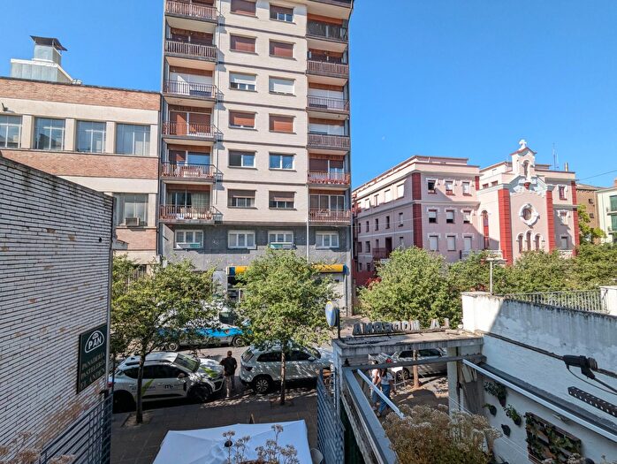 Casas en venta y pisos alquiler - 3