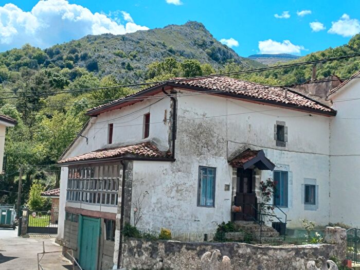 Casa en venta en Arredondo, Cantabria de 5 habitaciones