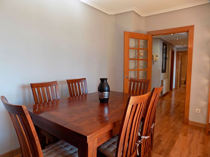 Casas en venta y pisos alquiler - 2