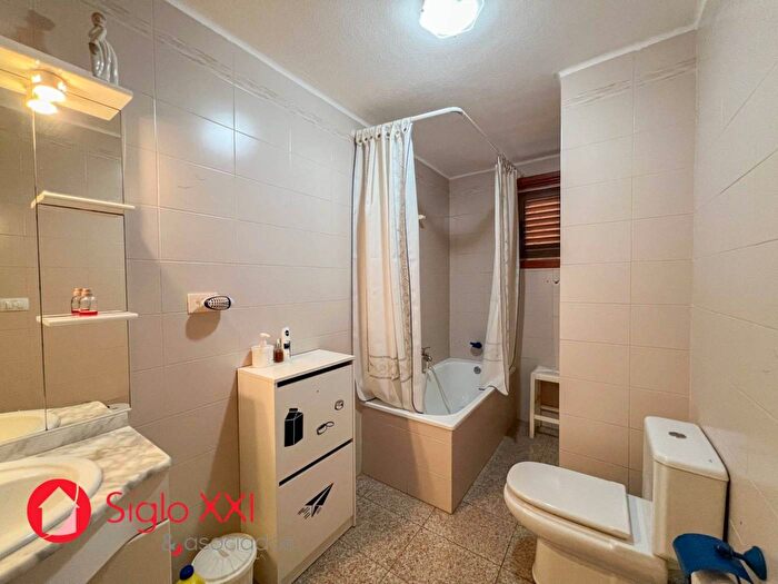 Casas en venta y pisos alquiler - 3