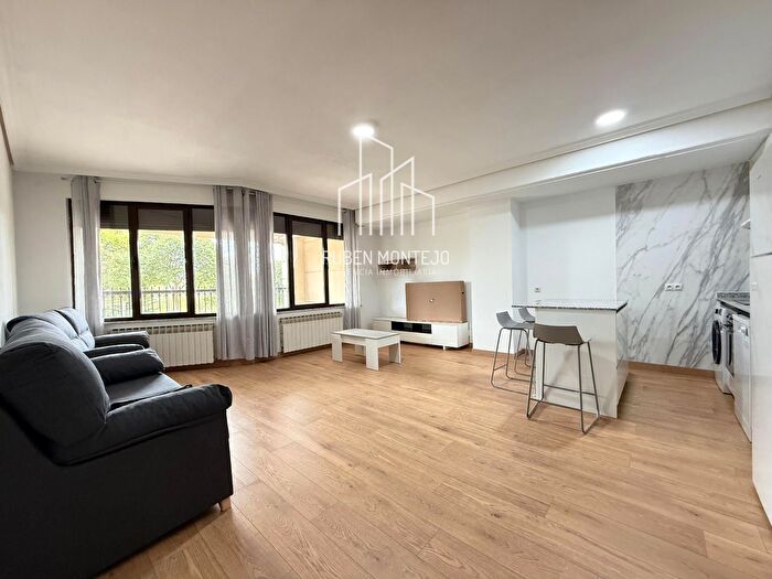 Piso en alquiler en Chinchibarra Capuchinos, Capuchinos Glorieta Ciudad Jardín de 4 habitaciones