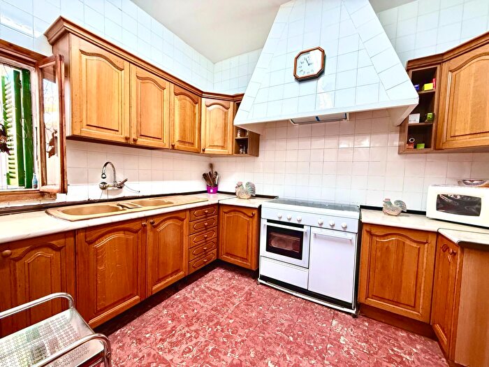 Casas en venta y pisos alquiler - 3