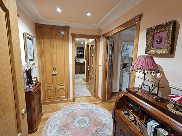 Casas en venta y pisos alquiler - 3