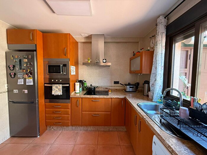 Casas en venta y pisos alquiler - 3