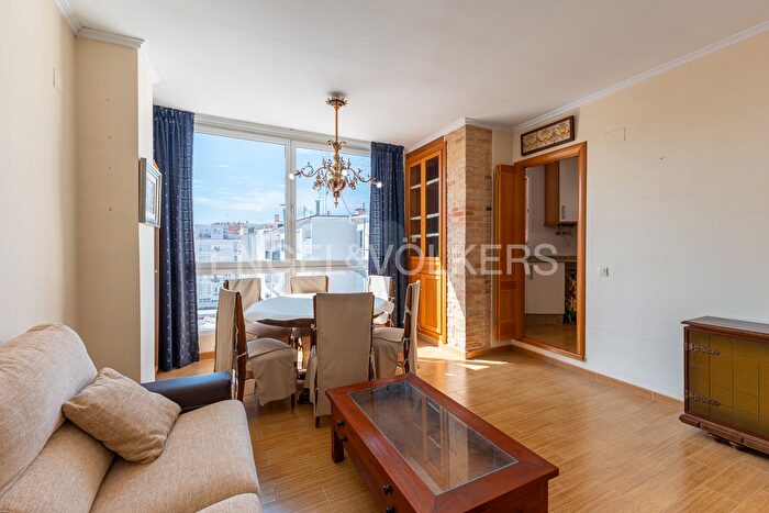 Casas en venta y pisos alquiler - 1