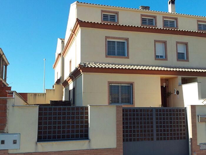 Casa en venta en Don Benito, Badajoz de 3 habitaciones