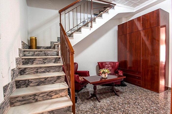 Casas en venta y pisos alquiler - 3