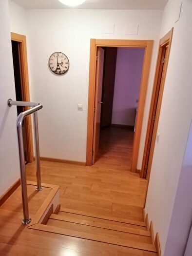 Casas en venta y pisos alquiler - 1