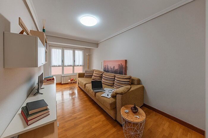 Casas en venta y pisos alquiler - 3