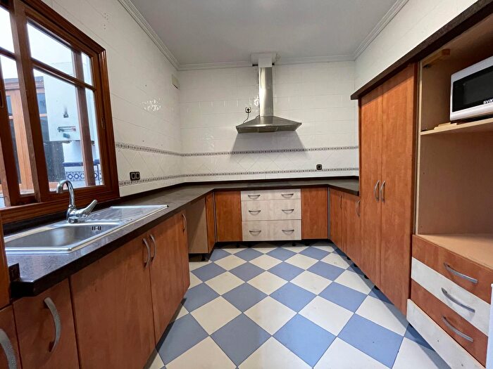 Casas en venta y pisos alquiler - 1