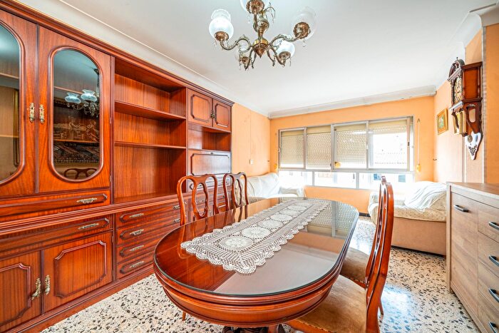 Casas en venta y pisos alquiler - 3