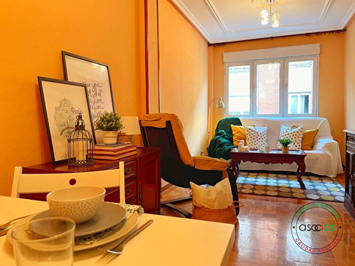 Piso en venta en Oeste, La Calzada de 3 habitaciones