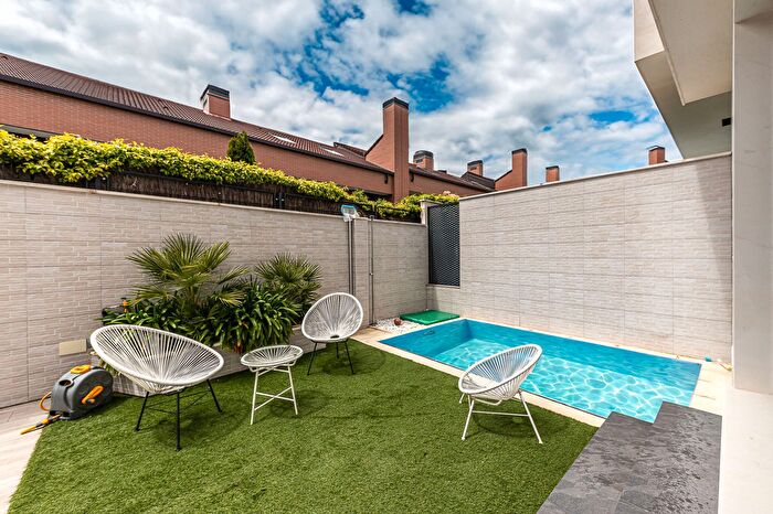 Casas en venta y pisos alquiler - 1