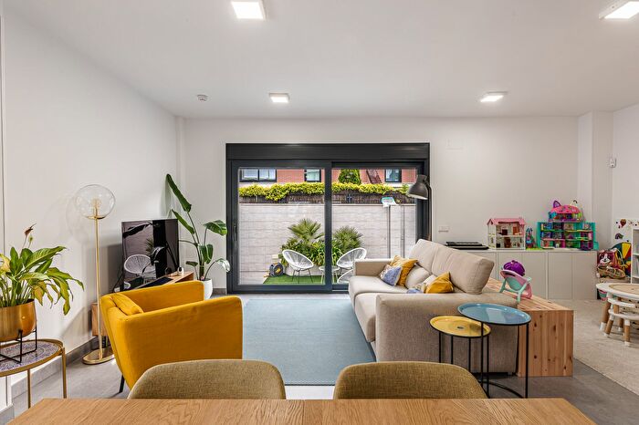 Casas en venta y pisos alquiler - 3
