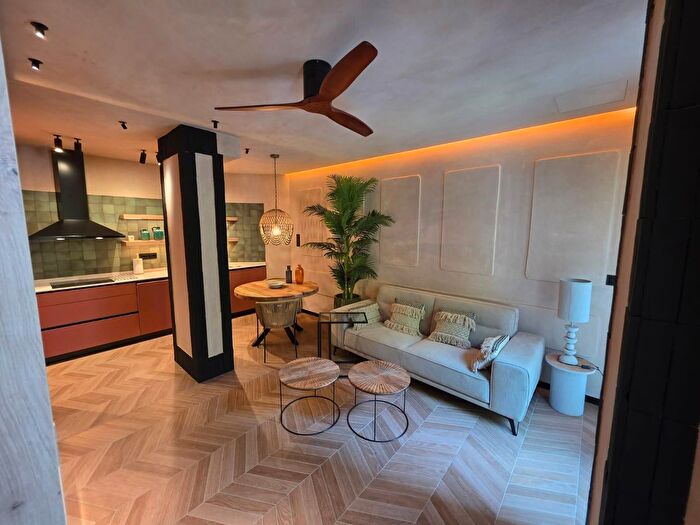 Casas en venta y pisos alquiler - 1