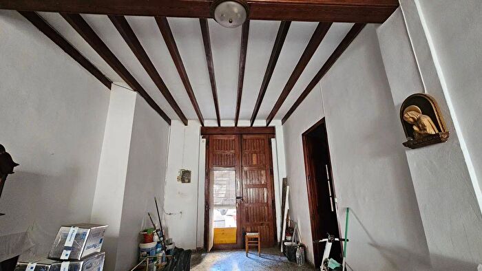 Casas en venta y pisos alquiler - 1