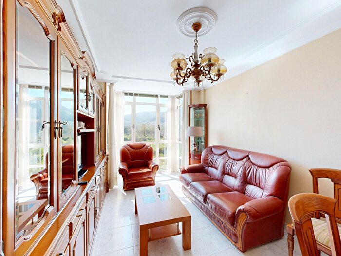 Casas en venta y pisos alquiler - 1