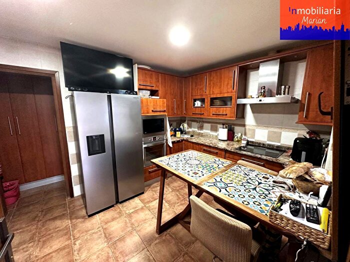 Casas en venta y pisos alquiler - 3