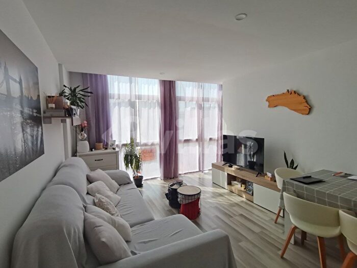 Casas en venta y pisos alquiler - 1