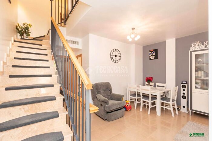 Casas en venta y pisos alquiler - 2
