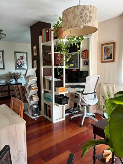 Casas en venta y pisos alquiler - 2