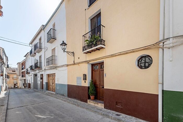 Casas en venta y pisos alquiler - 3