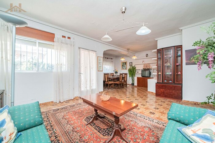 Casas en venta y pisos alquiler - 3