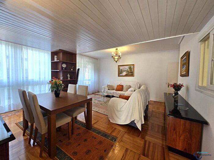 Casas en venta y pisos alquiler - 3