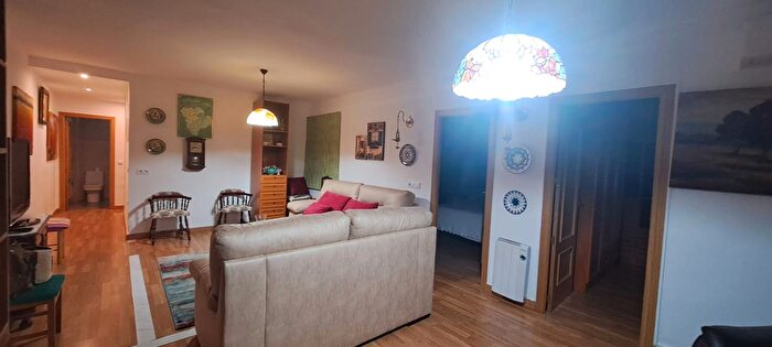 Casas en venta y pisos alquiler - 3