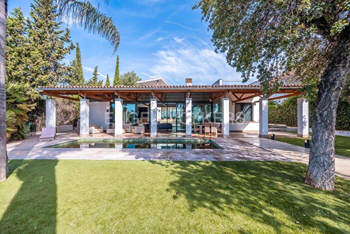 Casa en venta en Gelves, Sevilla de 6 habitaciones