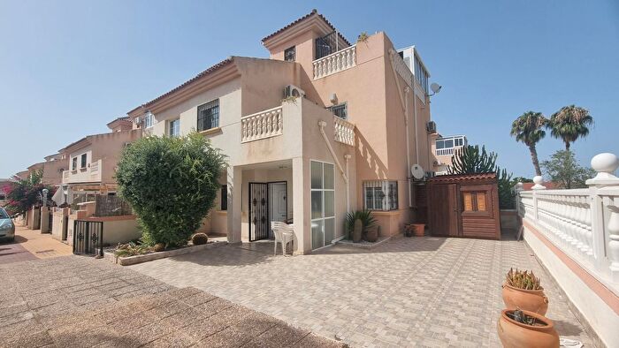 Piso en venta en Zona Carrefour Urbanizaciones, Torrevieja de 2 habitaciones