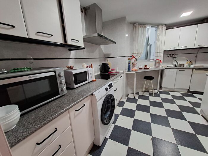 Casas en venta y pisos alquiler - 3