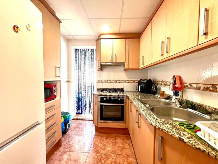 Casas en venta y pisos alquiler - 3
