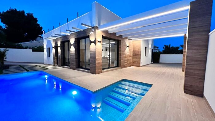 Casa en venta en Orihuela Costa, Villamartín Las Filipinas de 3 habitaciones