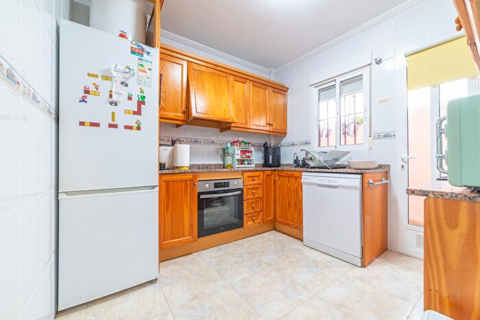 Casas en venta y pisos alquiler - 3