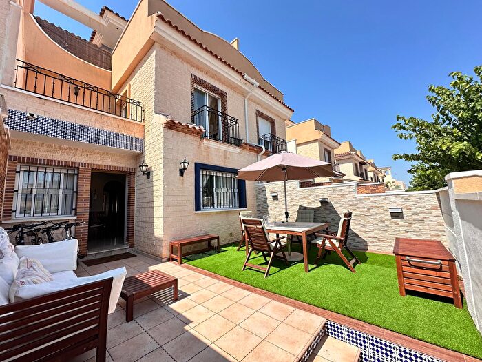 Casa en venta en Pilar de la Horadada ciudad, Pilar de la Horadada de 3 habitaciones