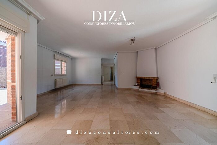 Casas en venta y pisos alquiler - 3