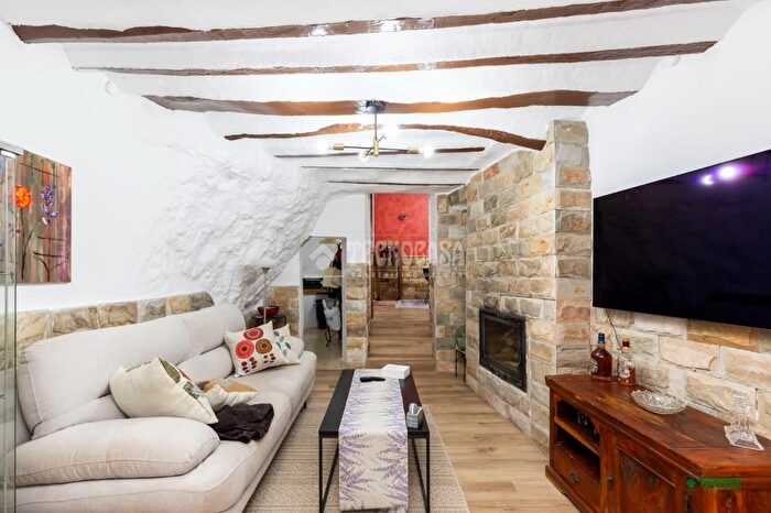 Casas en venta y pisos alquiler - 3