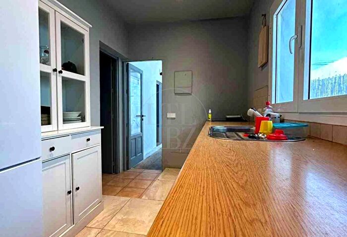 Casas en venta y pisos alquiler - 3