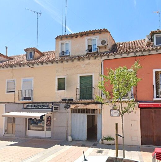 Casas en venta y pisos alquiler - 1