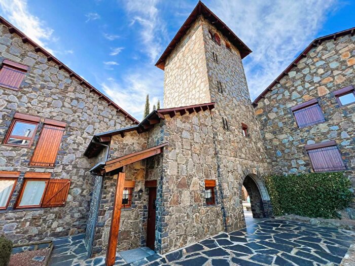 Casas en venta y pisos alquiler - 3